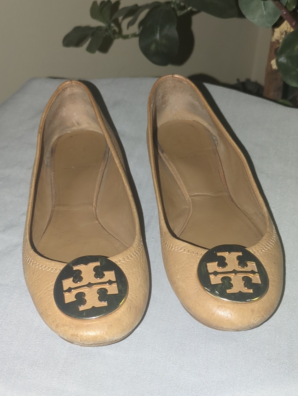 Tory Burch Camel/Tan Leather Logo Round-Toe Ballet Flats